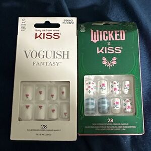 KISS Vogueish Fantasy and Wicked X Press-On Nails - White and Pink Floral